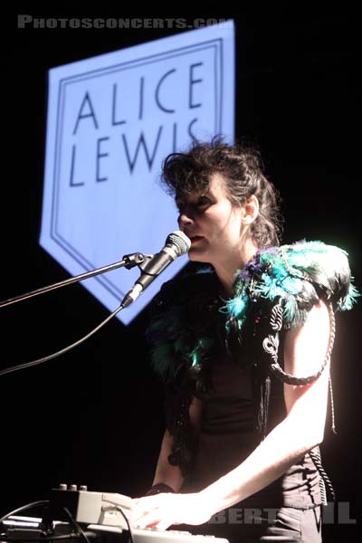 ALICE LEWIS - 2011-01-21 - PARIS - La Loge